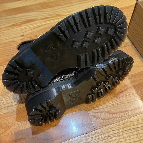 Dr. Marten JADON BOOT FAUX FUR-LINED METALLIC LEATHER PLATFORMS - Picture 7 of 8